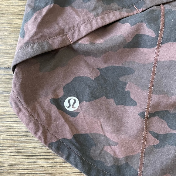 Lululemon Speed Up Shorts - Picture 3 of 7